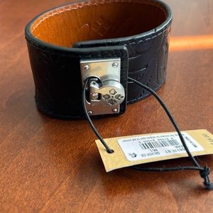 Patricia Nash Black leather bracelet, Sz m/l